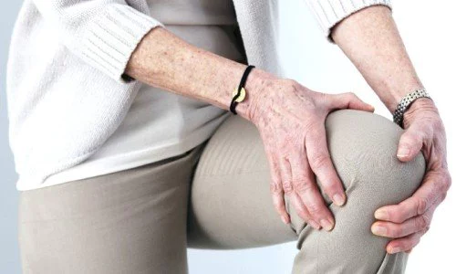 Болки в коленете – характеристика, причини и симптоми