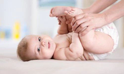 За крачетата на бебетата и дисплазията на тазобедрената става