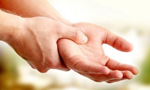 Болки в ръцете: кои болести ги провокират и как да си помогнем?