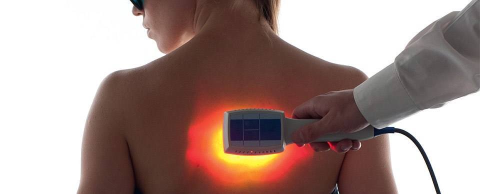 Светолечението и топлинното лечение са методи от физиотерапията, които намаляват болката в ставите