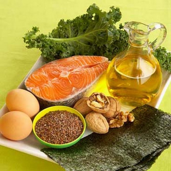 Природните източници на омега-3 като зехтин, орехи, морска риба, свежи зеленчуци поддържат ставното здраве