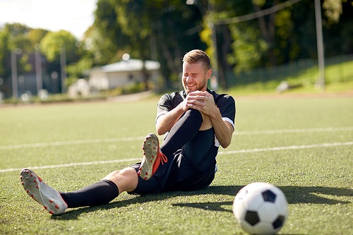 При футбол и хокей има риск от развитие на посттравматична артроза на коленната става