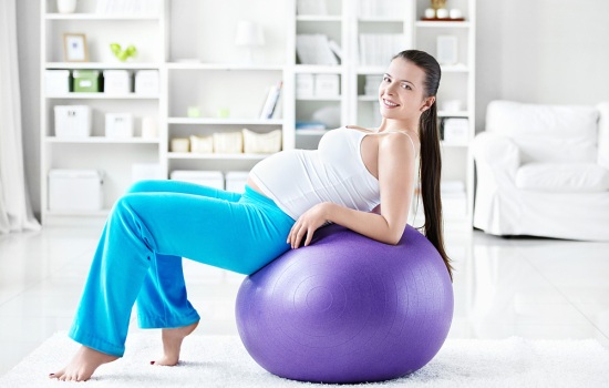 При болка в опашната кост по време на бременност се препоръчва лечебна гимнастика, йога, плуване, специални упражнения за бременни.